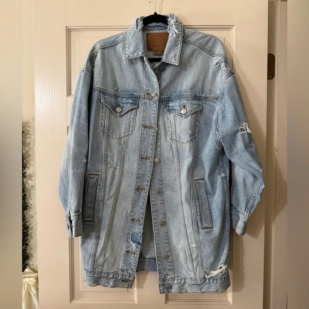 Women’s American Eagle Oversized Distressed Jean Jacket XS